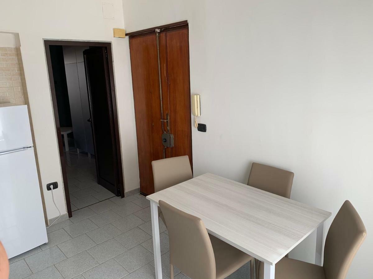 Skandivi Appartement Bari Buitenkant foto